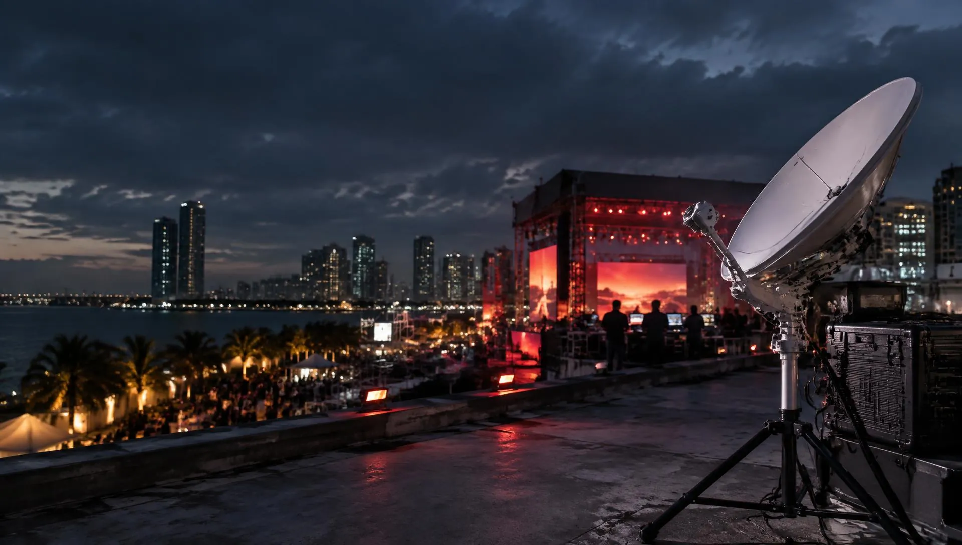 Antena de internet via satélite em operação próxima a evento em Recife